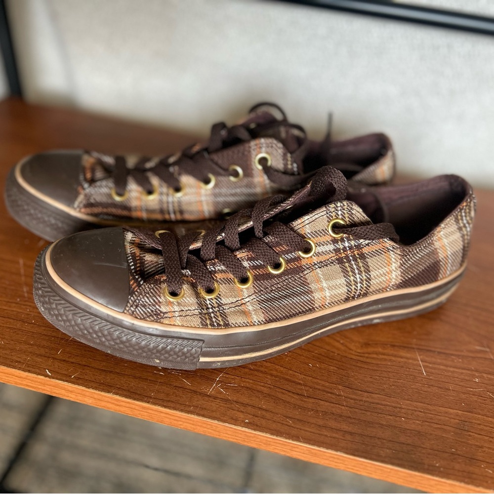 Converse Chuck Taylor All Star Low Tops – Plaid – Women’s Size 9